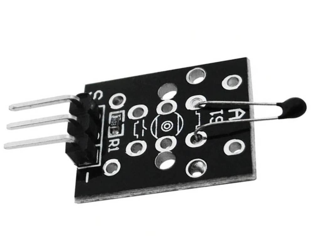 NTC hőmérő modul tesztelése Arduino-val – stabil analóg mérés alapjai (KY-013) - Cseh Robert / TavIR Egy NTC hőmérséklet-érzékelő modul háromlábú csatlakozóval, fekete nyomtatott áramköri lapon (KY-013).