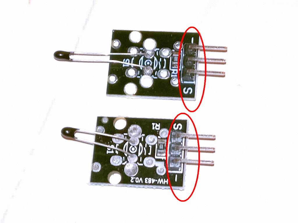 Szenzor működik, mégsem jó? - A három tűs csatlakozók rejtett buktatói - Cseh Robert / TavIR Két HNTC szenzor : Arduino hőmérséklet-érzékelő modul látható fehér háttéren. Eltérő lábkiosztással ??