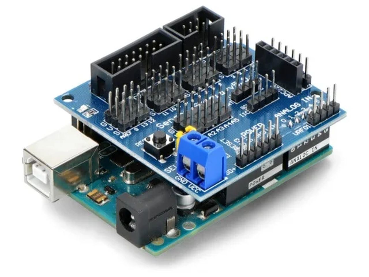 Sensor Shield V5: prototípusépítés egyszerűen és hibamentesen - Cseh Robert / TavIR Arduino Uno alaplapra helyezett Sensor Shield V5.0 bővítőkártya különféle tüskesoros csatlakozókkal.
