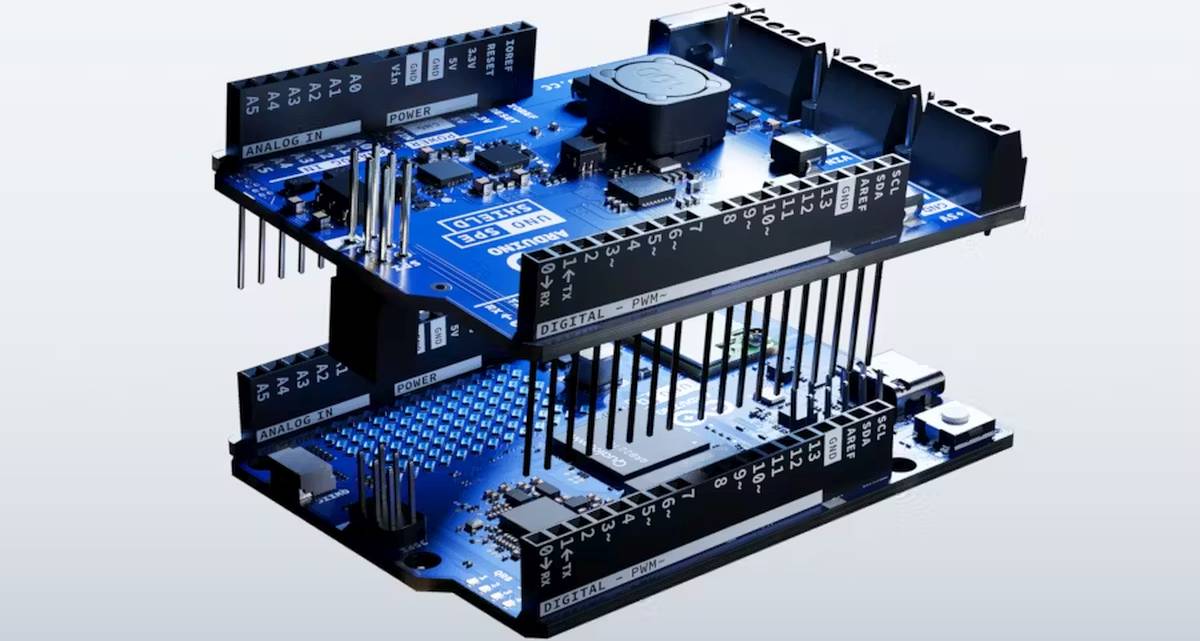 Többszintű Arduino UNO Q fejlesztőlap és  shield, egymásra illesztett IoT és mikrokontrolleres bővítésekkel.
